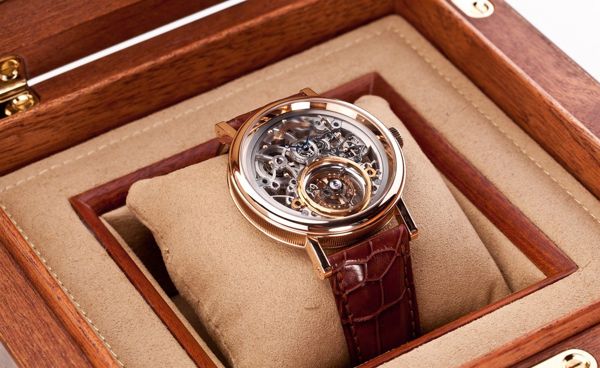 Đồng Hồ Cơ Chạy Bằng Gì? Liệu Bạn Đã Biết Đáp Án Chính Xác? 1