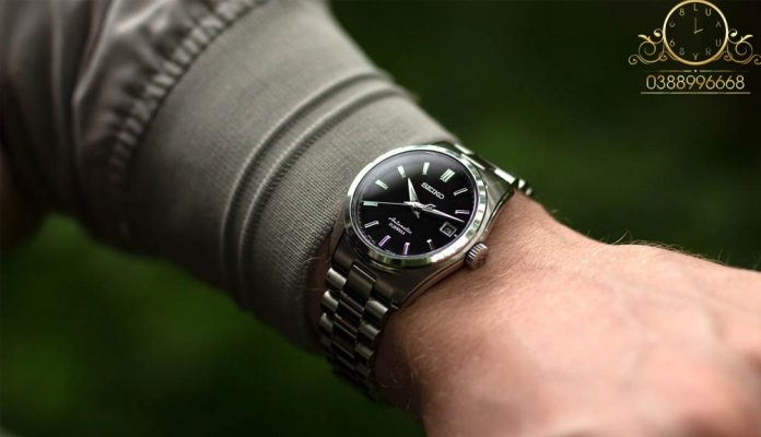 Stainless Steel là gì ? Đồng hồ thép không gỉ giá bao nhiêu tiền ?