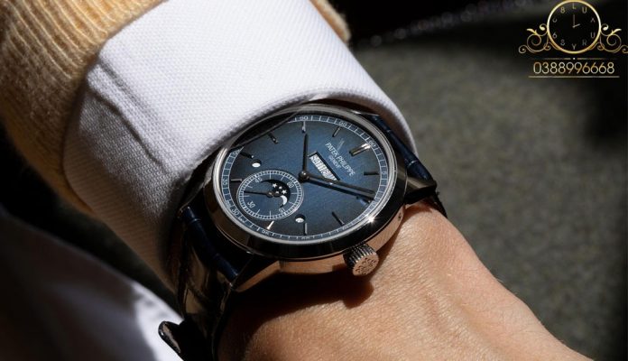 chức năng Annual Calendar được cho là đầu tiên được sử dụng trên sản phẩm đồng hồ đeo tay của thương hiệu đồng hồ số 1 thế giới Patek Philippe vào năm 1996.